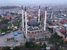 Sivas’ın silüetini yenilemişti, Merkez Camii’nde ilk ezan okundu
