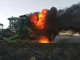 Sivas’ta hasat sırasında biçerdöver alev topuna döndü
