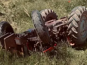 Sivas’ta kontrolden çıkan traktör devrildi: 1 ağır yaralı
