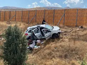 Sivas’ta yoldan çıkan araçtaki 1’i bebek 4 kişi yaralandı
