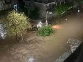 Siverek’te dolu ve sağanak hayatı felç etti
