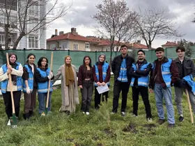 Sivrihisar Yurdu bahçesinde fidanlar toprakla buluştu
