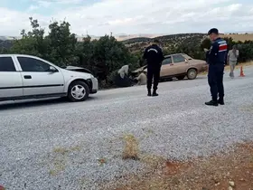 Sivrihisar’da otomobiller kafa kafaya çarpıştı: 1’i ağır 2 yaralı
