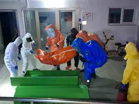 "Siyanür var, girmeyin" notu bulunan dairede ölü bulunan çiftin olayında cinayet ve intihar şüphesi
