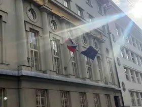 Slovenya’da İsrail yanlısı yeni hükümet, göreve gelir gelmez Filistin bayrağını indirdi
