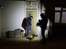 Sofra bezi silkelerken düşerek yaralanan ve kalbi duran kadın hayata döndürüldü
