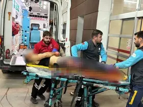 Sokak ortasında bıçaklanarak ağır yaralandı
