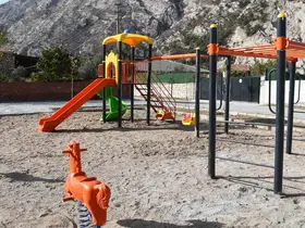 Söke Belediyesi’nden Sazlı Mahallesi’ne yeni Çocuk Oyun ve Dinlenme Alanı
