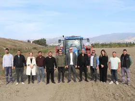 Söke Belediyesi’nin buğday tohumları bereket için yeniden toprakla buluştu
