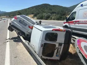 Sollamaya çıkan iki otomobil çarpıştı: 4 yaralı
