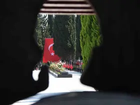 Soma maden şehitleri mezarları başında anıldı
