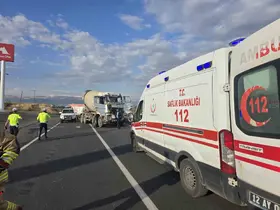 Sondaj kamyonu ile beton mikseri çarpıştı: 2 yaralı

