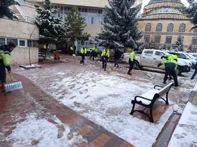 Sorgun Belediyesi ekipleri karla mücadele için sahada
