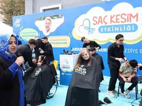 Sosyal medya fenomeni kardeşler engelli bireylerle Saç Kesim Etkinliği düzenledi
