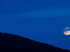 Spil Dağı’nın eşsiz manzarası "Kunduz Süper Ay" ile aydınlandı

