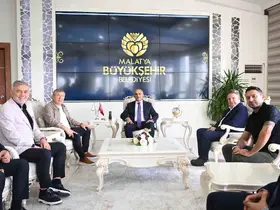 Spor dünyasının ünlü isimlerinden Başkan Er’e övgü
