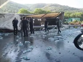 Su yüklü tır hızlı tren köprüsü ayağına çarptı : Sürücü hayatını kaybetti
