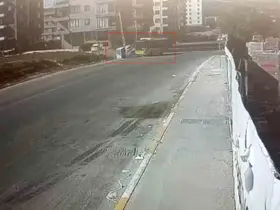 Sultanbeyli’de İETT otobüsü ile otomobil çarpıştı: 1’i bebek 4 yaralı
