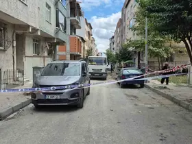 Sultangazi’de duvarlarında çatlaklar oluşan iki apartman havadan görüntülendi
