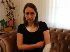 Sultangazi’de kan donduran saldırı: Marketten bıçak alıp eşinin önünü kesti, çocuğunun gözü önünde 6 yerinden yaraladı
