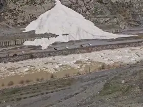 Sümbül Dağı’nda çığ devam ediyor
