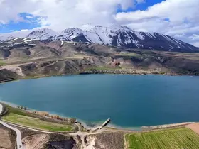 Süphan Dağı ve Aygır Gölü’nün bahar manzarası hayranlık uyandırıyor
