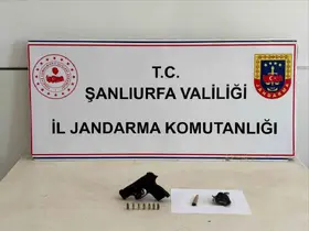 Şüpheli şahısların üzerindn uyuşturucu ve silah çıktı
