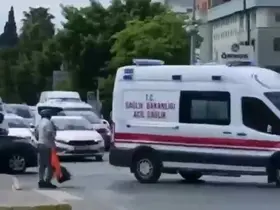 Süpürgeyi bıraktı, üzerinden çıkardığı yeleğini can kurtarmak için salladı
