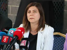 Sur’da kaldırım işgallerinin önüne geçme ve yayalaştırma çalışmaları sürüyor
