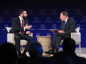 Suriye Devlet Başkanı eş-Şara eski CIA Başkanı Petraeus ile bir araya geldi
