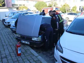 Sürücünün hızlı müdahalesi aracı yanmaktan kurtardı

