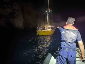 Sürüklenen teknedeki 2 kişi kurtarıldı
