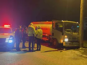 Sürüyü ezmemek için manevra yapınca beton direğe çarptı
