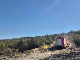 Susurluk’ta eski askeri alanda çıkan yangın söndürüldü
