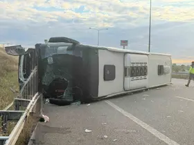 Susurluk’ta yolcu otobüsü devrildi: 25 yaralı
