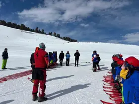 Susuz Kaymakamı Tutal’dan geleceğin kayakçılarına moral ziyareti
