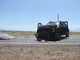 SUV araçlar kafa kafaya çarpıştı: 9 yaralı