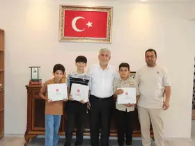 Suyun parasını kameraya gösteren çocuklar müftülükte ağırlandı
