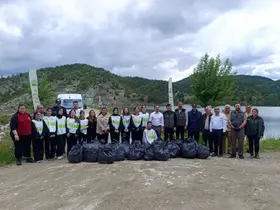 Süzmen Gölet’inde poşet poşet çöp toplandı
