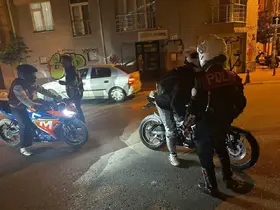 Tacize kadar varan sorunların olduğu sokakta polis denetimi
