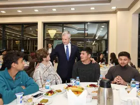 Tahmazoğlu, YKS’de ilk bine giren gençlerle buluştu
