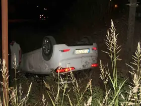 Takla atan araçtan burnu kanamadan çıktılar
