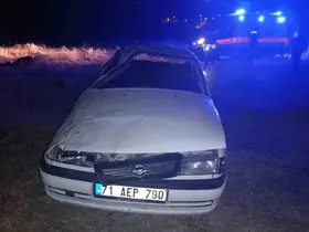 Takla atan otomobil hurdaya döndü: Yolcu öldü, sürücü tutuklandı
