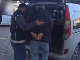 Taksiden yolcu yerine 3 kaçak göçmen çıktı
