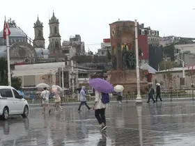 Taksim’de yağışlı hava etkisini sürdürüyor
