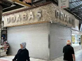 Tarihi çarşının köklü kuyumcusu kepenk indirdi, mağdurlar emniyete koştu
