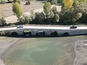 Tarihi köprü 2 bin yıldır hizmet veriyor
