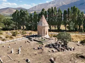 Tarihi Selçuklu Mezarlığı ve Halime Hatun Kümbeti’nde çalışmalar devam ediyor
