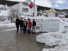 Tarihi Sivas Valiliği’nin kardan maketi ziyaretçilerini ağırlıyor

