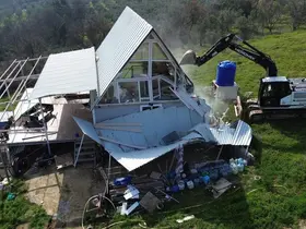 Tarım arazilerindeki tiny house’lar bir bir yıkıldı
